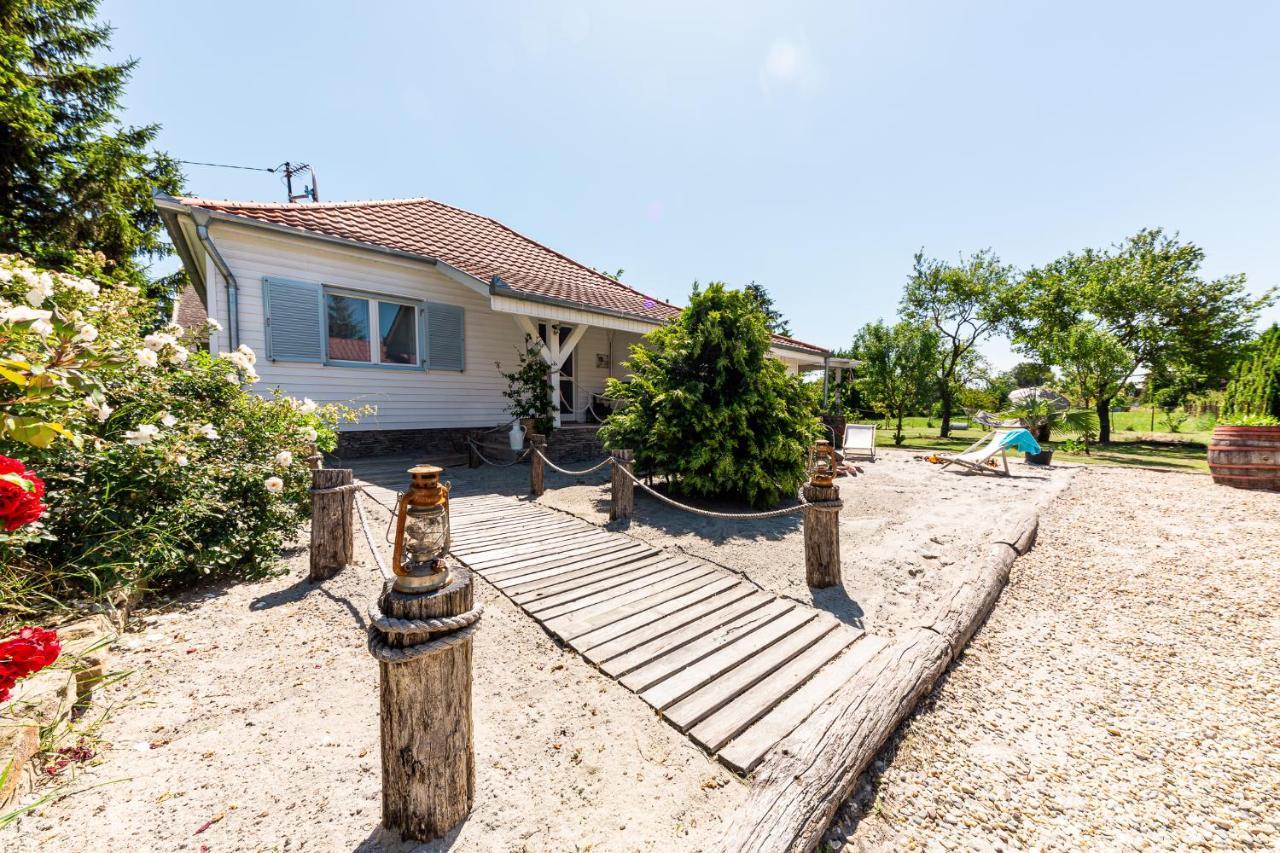 Berrybay Holidayhome Balatonkeresztúr Eksteriør bilde