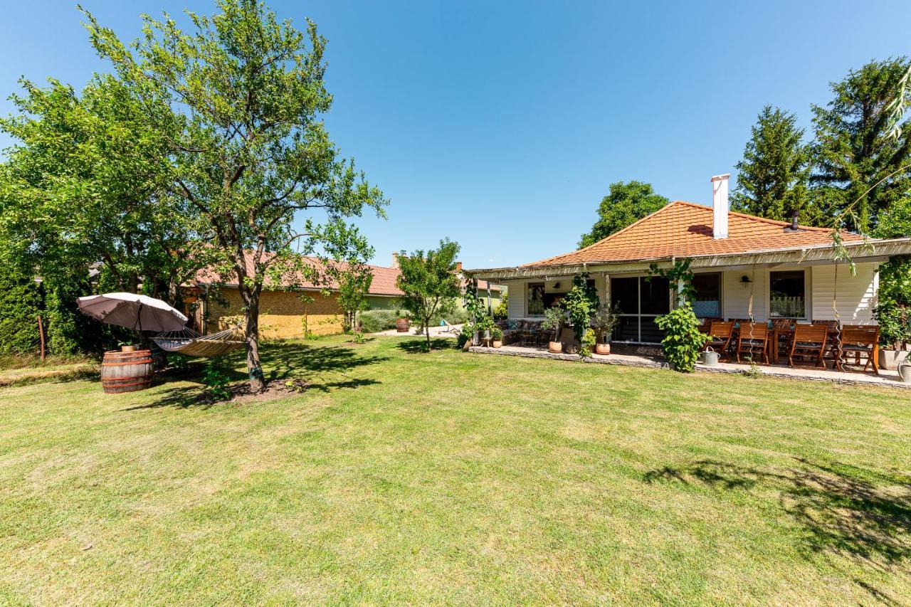 Berrybay Holidayhome Balatonkeresztúr Eksteriør bilde